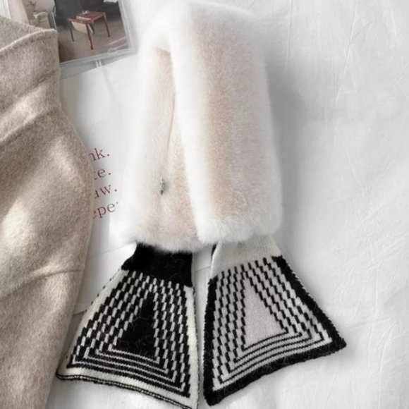 RILLA FAUX FUR SCARF-WHITE - Picture 2 of 3